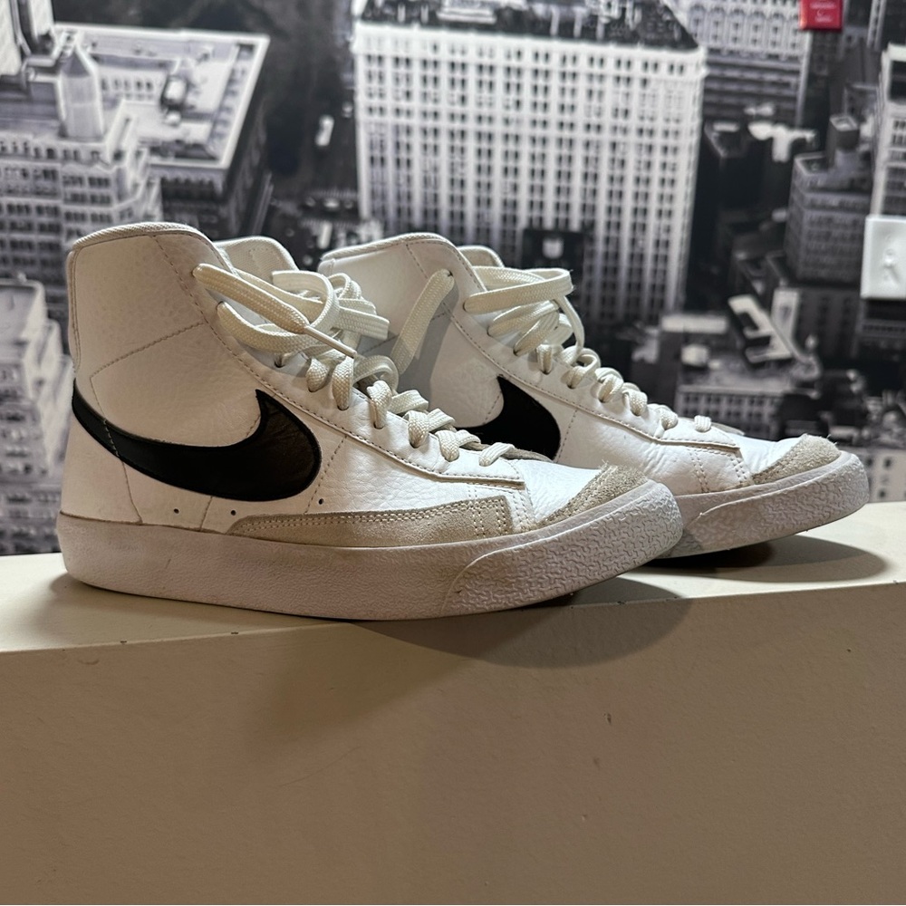 Nike Kids' Grade School Blazer Mid '77 Shoes, size 6Y